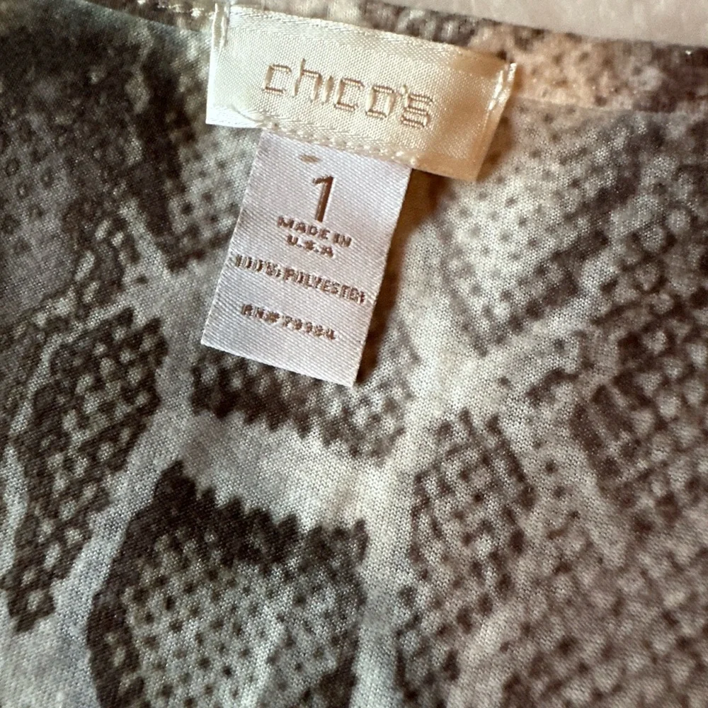 Chico’s Snake Print Sleeveless Top Womens Size 1 - Picture 2 of 5